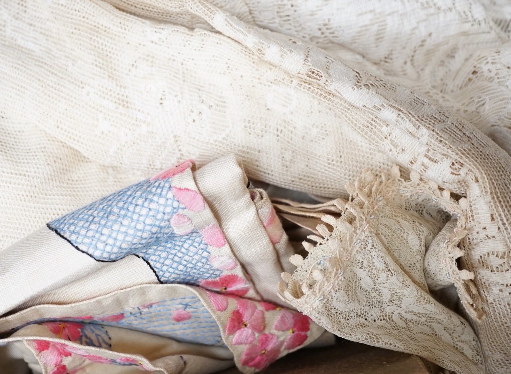 A selection of early 20th century cotton and lace